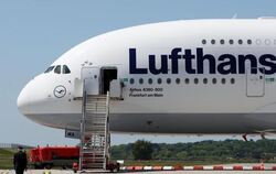 Gegen einen Copiloten der Lufthansa wird ein Strafverfahren wegen Einfuhr von Waffen eröffnet. (Symbolbild)