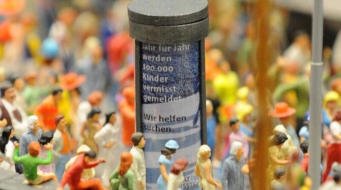 Mit winzigen Litfaßsäulen wirbt die »Initiative Vermisste Kinder« für ihre Arbeit. (Archivbild)