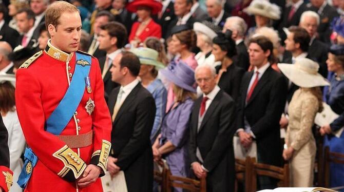 Prinz William hat sich für seine Hochzeit überraschend die rote Uniform der Irish Guards ausgesucht. Prinz William hat sich für seine Hochzeit überraschend die rote Uniform der Irish Guards ausgesucht.