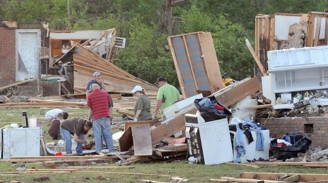 Kaum noch Hoffnung auf Überlebende nach dem Tornado: Über 300 Menschen starben bei der Naturkatastrophe in den USA