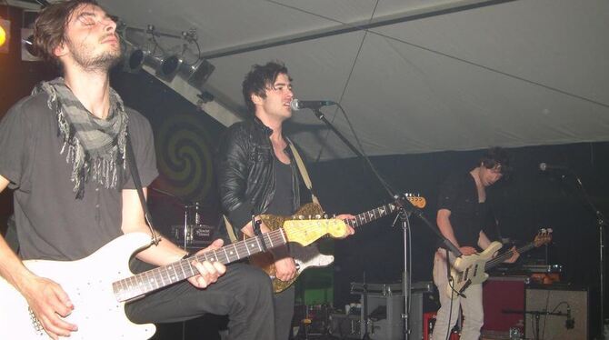 Begeisterten ihre Fans: Bakkushan - in der Mitte Frontsänger Daniel Schmidt. FOTOS: KABLAOUI Begeisterten ihre Fans: Bakkushan - in der Mitte Frontsänger Daniel Schmidt. FOTOS: KABLAOUI