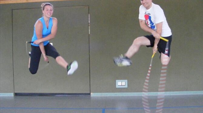 Rope-Skipping ist weit mehr als Seilhüpfen. Das zeigen hier Theresa Schwarzer und Steven Stannard. FOTO: BÖRNER