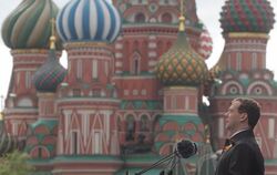 Der russische Präsident und Oberbefehlshaber der Streitkräfte, Dmitri Medwedew, spricht am 66. Jahrestag des Kriegsende in Moska
