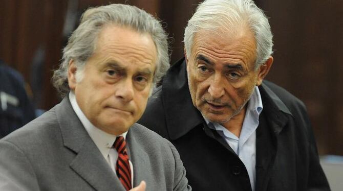 IWF-Chef Dominique Strauss-Kahn und sein Anwalt Benjamin Brafman vor Gericht in New York.