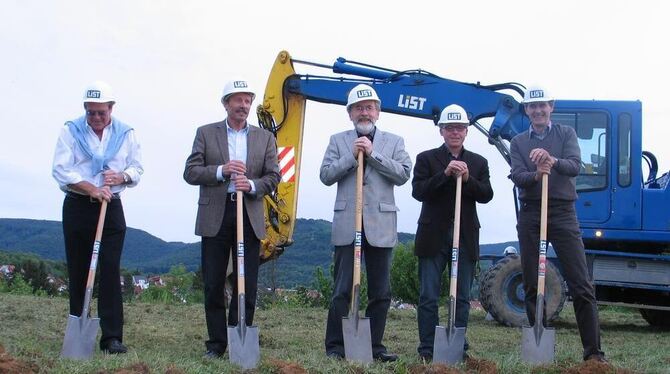 Nach mühevollem Spatenstich legten die Promis am Dienstagabend zusätzlich noch die »Schäferprüfung« ab, die (von links) Stadtrat