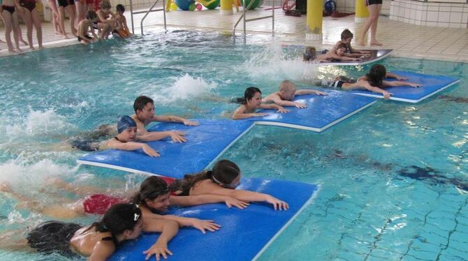 Schwimmtag an der Uhlandschule: Bewegung, Spiel und Sport haben im Alltag an der Wannweiler Grundschule ihren festen Platz.  FOT