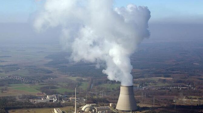 Luftbild vom Kernkraftwerk Emsland: Das RWE-Kernkraftwerk bei Lingen geht für drei Wochen vom Netz. 