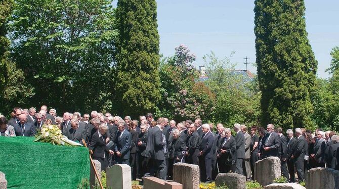Eine große Trauergemeinde, darunter Vertreter von Politik und Verbänden, nahm am Mittwoch in Bernloch Abschied von Ernst Geprägs