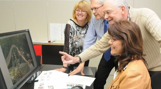 Tanja Ulmer vom Stadtmarketing, Klaus Otto von RT-aktiv, GEA-Lokalchef Roland Hauser und Fotografin Gerlinde Trinkhaus (von rech Tanja Ulmer vom Stadtmarketing, Klaus Otto von RT-aktiv, GEA-Lokalchef Roland Hauser und Fotografin Gerlinde Trinkhaus (von rech