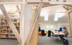 Konzentriertes Arbeiten in angenehmer Atmosphäre: Die neue »Kepi«-Schulbibliothek macht es möglich. FOTO: TRINKHAUS