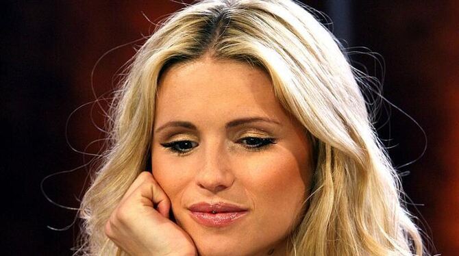 Michelle Hunziker zeigt sich weiterhin Interessiert an Samuel Kochs Schicksal. Michelle Hunziker zeigt sich weiterhin Interessiert an Samuel Kochs Schicksal.