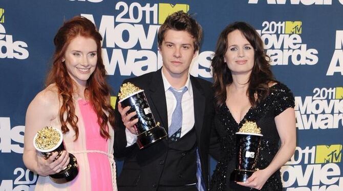 Die »Twilight«-Stars Bryce Dallas Howard, Xavier Samuel und Elizabeth Reaser (v.l..n.r.) freuen sich über ihre neuen Awards.