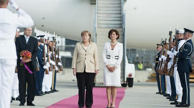Bundeskanzlerin Angela Merkel wird in Washington begrüßt.