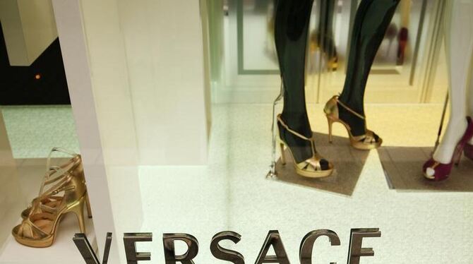 Versace-Shop in Frankfurt am Main: Weltweit wachsen die Märkte für Nobles und Teures. Doch die Kunden verändern sich - sie we