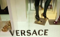 Versace-Shop in Frankfurt am Main: Weltweit wachsen die Märkte für Nobles und Teures. Doch die Kunden verändern sich - sie we