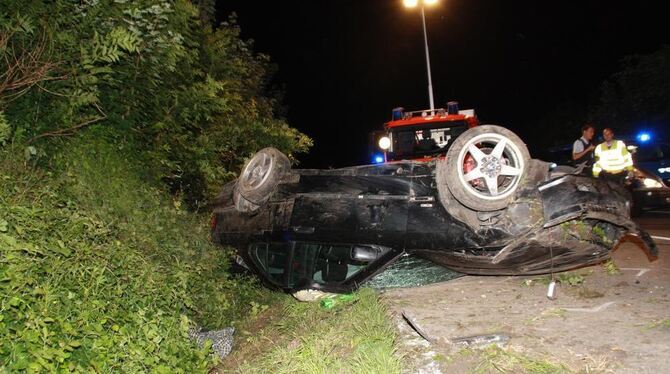 Der BMW überschlug sich zunächst über die Front und danach noch über die Längsachse.