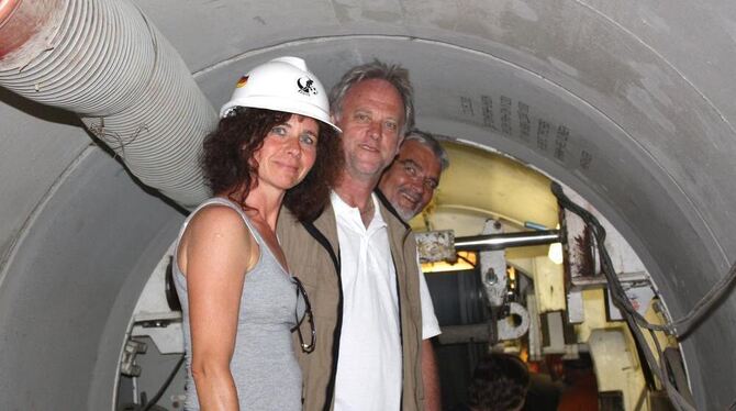 Mitglieder des Sondelfinger Ortschaftsrats machten sich ein Bild von den Rohrvortriebsarbeiten »unter Tage«.