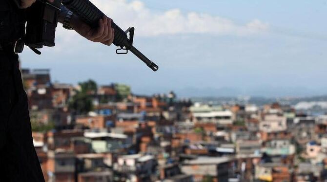 Immer wieder kommt es in den Armenvierteln von Rio zu blutigen Auseinandersetzzungen zwischen Polizei und Drogenbanden.