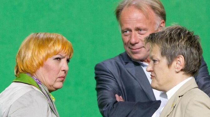 Sonderparteitag in Berlin: Die Grünen-Spitzenpolitiker Claudia Roth (v.l.), Jürgen Trittin und Renate Künast