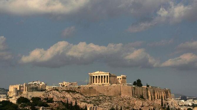 Die Akropolis in Athen: Trotz der massiven Schuldenkrise reisen in diesem Sommer deutlich mehr Menschen nach Griechenland als