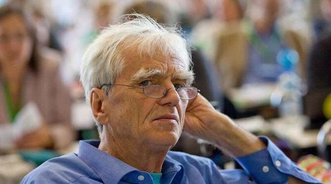 Grünen-Parlamentarier Hans-Christian Ströbele verfolgt die Debatte.