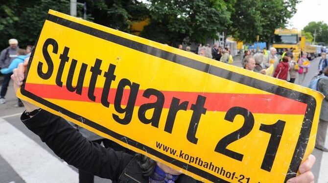 Protest in Stuttgart: Das umstrittene Bahnhofsprojekt hat offenbar den Stresstest bestanden. Protest in Stuttgart: Das umstrittene Bahnhofsprojekt hat offenbar den Stresstest bestanden.