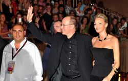 Fürst Albert und Charlene Wittstock kommen zum Eagles-Konzert.