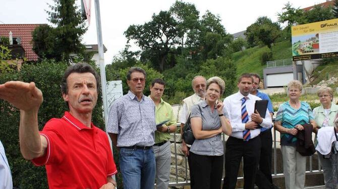 Oberbürgermeisterin Barbara Bosch (Mitte, daneben Bezirksbürgermeister Frank Hofacker) war bei ihrem Besuch in Altenburg ganz Oh