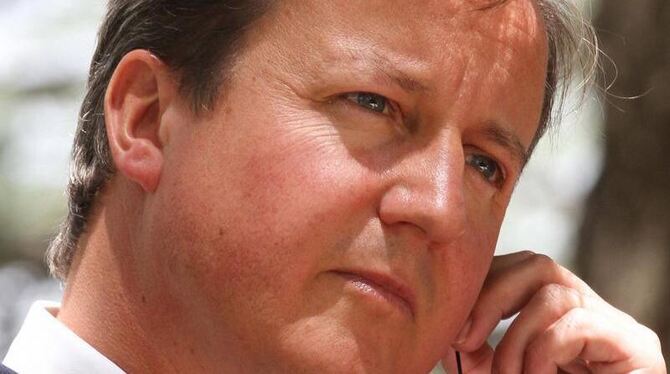 Die Festnahme seines früheren Kommunikationschefs reißt auch Premier David Cameron mit in den Strudel. Er will nun das Verhäl