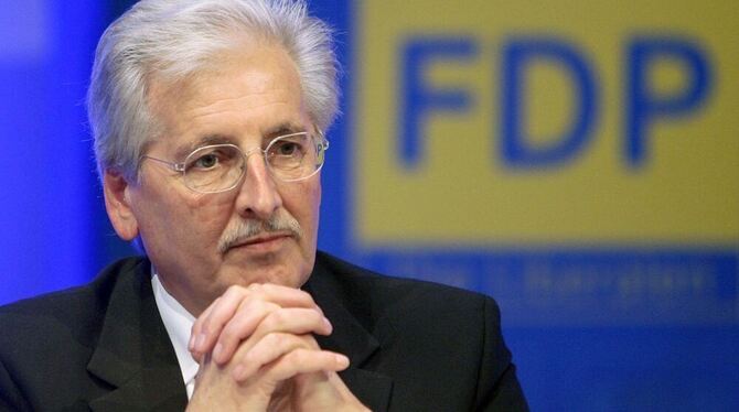 Ulrich Noll, der Fraktionsvorsitzende der FDP im baden-württembergischen Landtag, blickt auf einem FDP-Landesparteitag in Stuttg