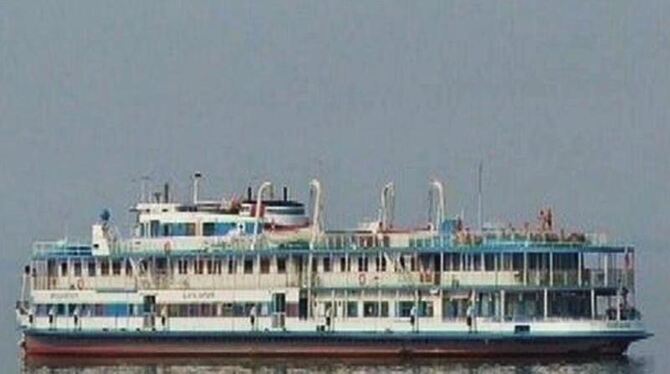 Eine Woche nach dem schweren Schiffsunglück mit vermutlich 129 Toten wollen die russischen Behörden die »Bulgaria« heben (Arc