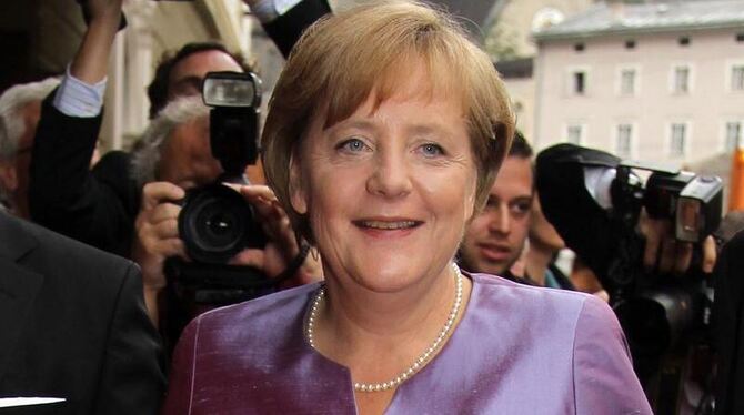 Angela Merkels Salzburg-Outfit wird heiß diskutiert.