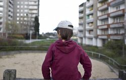 Nach den jüngsten Zahlen des Statistischen Bundesamtes ist jedes sechste Kind in Deutschland von Armut bedroht.