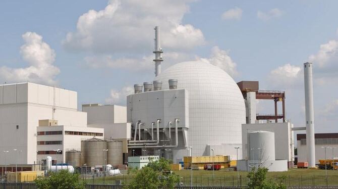 Nach zweieinhalb Wochen schon wieder abgeschaltet: Das Atomkratwerk Brokdorf in Schleswig-Holstein (Archiv)