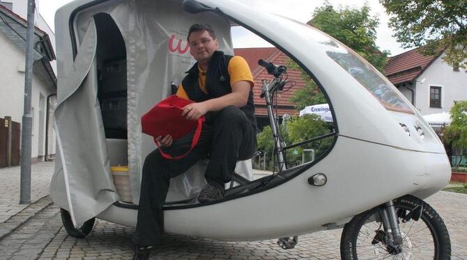 Essen auf Rädern: Michael Stilz mit seiner umgebauten Rikscha, mit der er im Auftrag des Diakonissenrings und einer Metzgerei tä