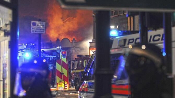 Chaos in Tottenham: Augenzeugen fühlten sich »wie im Krieg«.