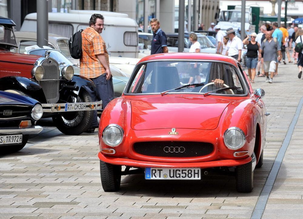 Oldtimertreffen auf dem Reutlinger Marktplatz August 2011
