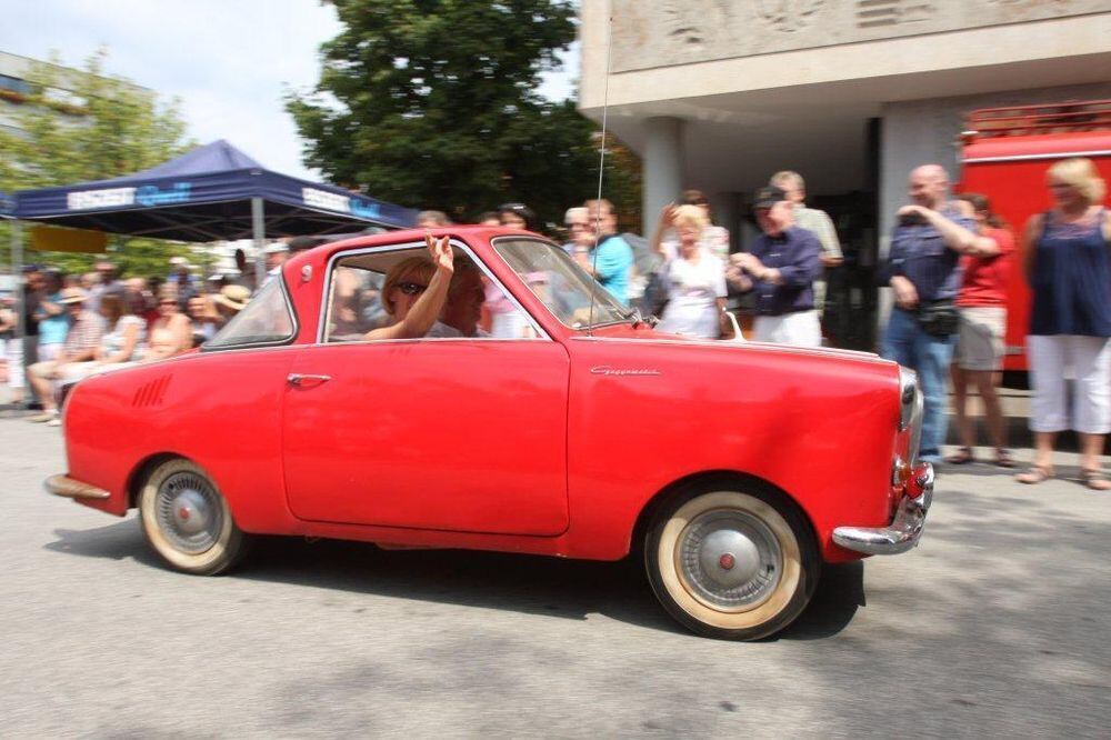 Oldtimertreffen auf dem Reutlinger Marktplatz August 2011