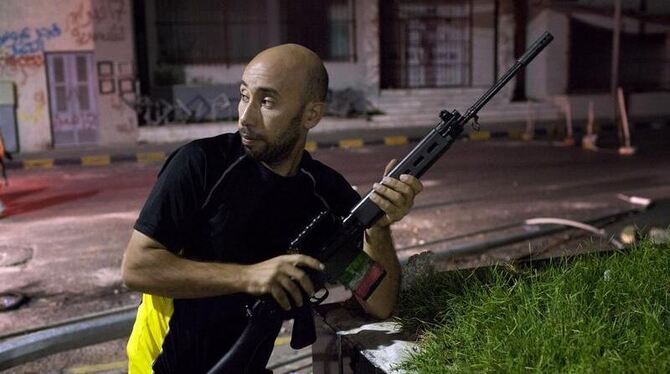 Ein Gegner des Regimes in den Straßen von Tripolis.