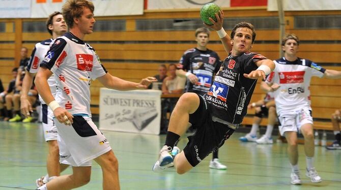 Neuhausens Daniel Reusch überzeugte wie gewohnt am Kreis und traf gegen Bundesligist Balingen-Weilstetten drei Mal. GEA-FOTO: PA Neuhausens Daniel Reusch überzeugte wie gewohnt am Kreis und traf gegen Bundesligist Balingen-Weilstetten drei Mal. GEA-FOTO: PA