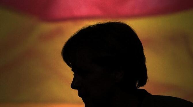 Der Schatten von Kanzlerin Angela Merkel.