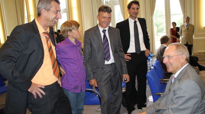 Auf Einladung des Finanzministers war die Familie Erzberger aus Münsingen (von links) Georg, Matthias und Max Erzberger, aus Stu Auf Einladung des Finanzministers war die Familie Erzberger aus Münsingen (von links) Georg, Matthias und Max Erzberger, aus Stu