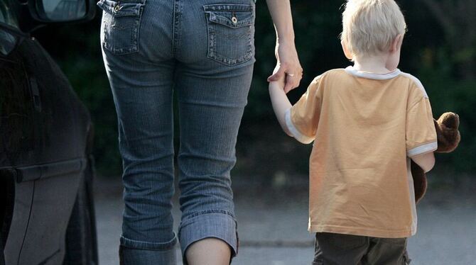 Das Verhältnis zwischen Mutter und Sohn beeinflusst das Verhalten des Jungen bis ins Jugendalter hinein, wie aus einer jetzt ver Das Verhältnis zwischen Mutter und Sohn beeinflusst das Verhalten des Jungen bis ins Jugendalter hinein, wie aus einer jetzt ver