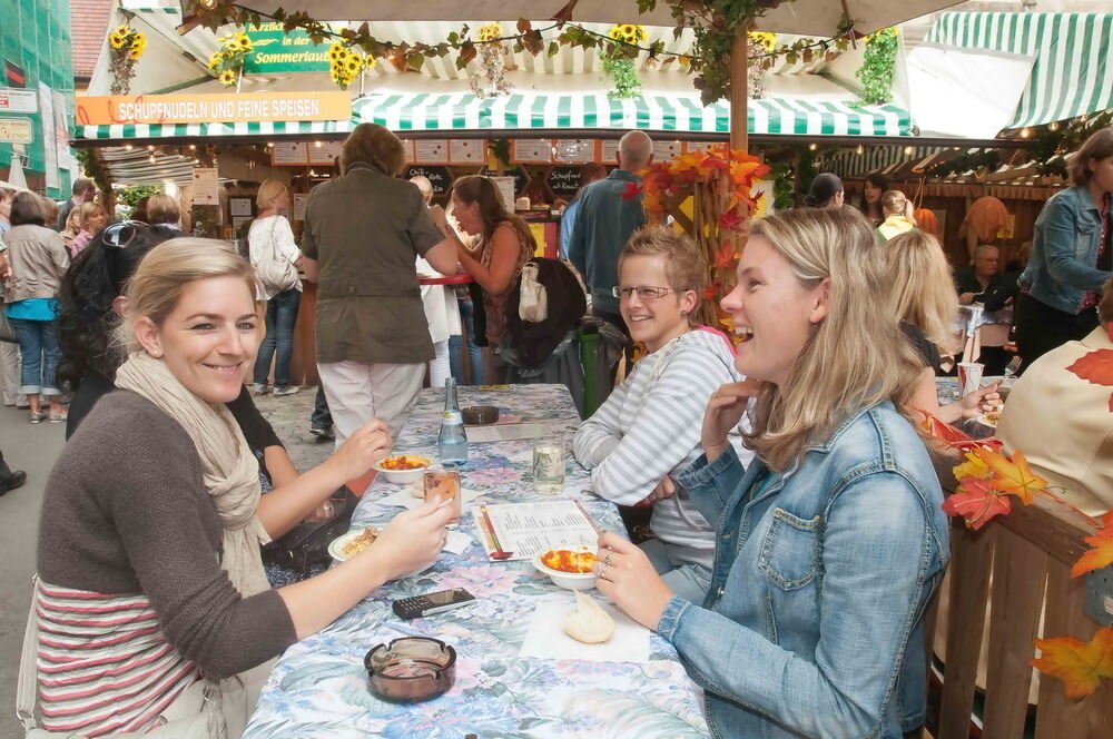 Weindorf um die Marienkirche September 2011