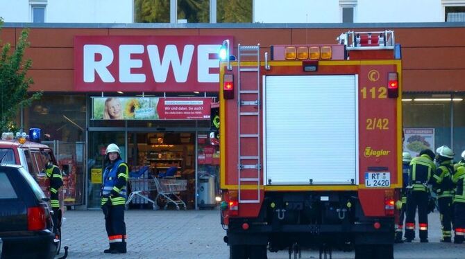Gas-Alarm im Rewe-Markt in Unterhausen. Passiert ist glücklicherweise niemandem etwas. FOTO: FELDER