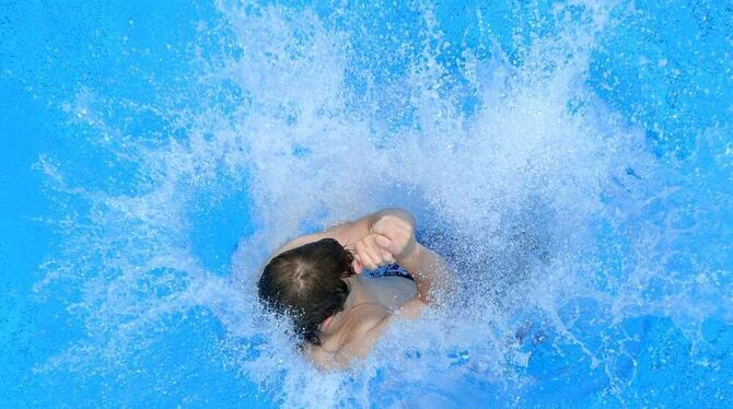 Schwimmkurse sind allerorten gefragt, aber es fehlt an Bädern. FOTO: DPA Schwimmkurse sind allerorten gefragt, aber es fehlt an Bädern. FOTO: DPA
