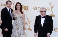 Martin Scorsese kommt mit Steve Buscemi und dessen Frau Jo Andres zur Emmy-Verleihung.