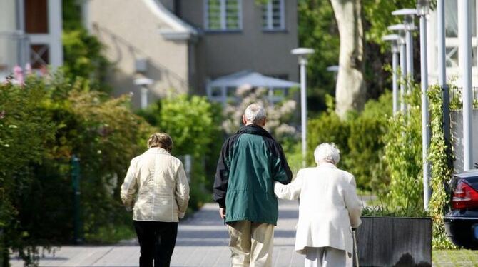 Rein statistisch gesehen wird in Deutschland jede Frau und jeder Mann mehr als 80 Jahre alt. (Archivbild)