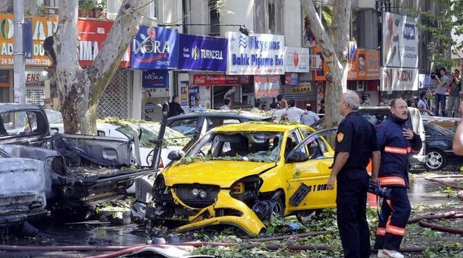 Bei einer heftigen Explosion im türkischen Ankara wurden viele Menschen verletzt - und viel zerstört.