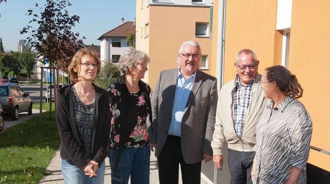Sibylle Höf, Lutz Böhnke und Wolfgang Althoff (von rechts) sind ehrenamtliche Mitarbeiter im Netzwerk Wohnberatung, deren Arbeit